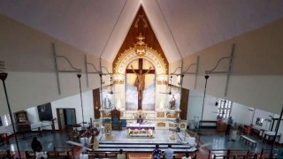 ตำรวจฝรั่งเศษจับบาทหลวง หลังล่วงละเมิดทางเพศในโบสถ์