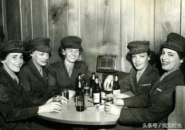 ภาพในอดีตของสาวต่างชาติในบาร์
