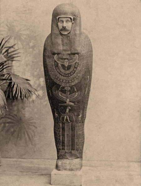 อาร์ชดยุกฟรันซ์ แฟร์ดีนันท์ ถ่ายรูปเป็นมัมมี่ระหว่างเยือนอียิปต์
