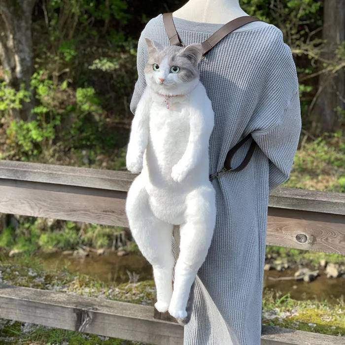 โซเชียลฮือฮา! กระเป๋างานฝีมือรูปน้องแมว โดนใจจนเป็นไวรัล น่ารักหนุบหนิบใจ เหมือนจริงสุด ๆ แซวสนั่น เห็นแล้วอยากเข้าไปเกาคาง