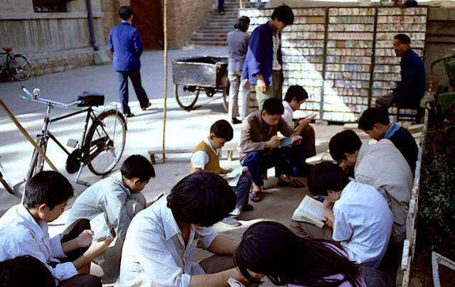 ภาพเก่าๆ ของ เราที่เหลืออยู่ "คุนหมิง" ในยูนนานปี 1984 คุณจำ "ถนน" เหล่านี้ได้หรือไม่?