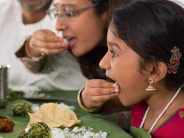 เผยสาเหตุที่ชาวอินเดียนิยมกินอาหารด้วยมือเปล่า..!!