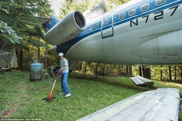 บรูซ แคมป์เบลล์ วิศวกรไฟฟ้า ชายคนนี้เปลี่ยนเครื่องบินให้กลายเป็นบ้านและภายในก็ดูพิเศษมาก