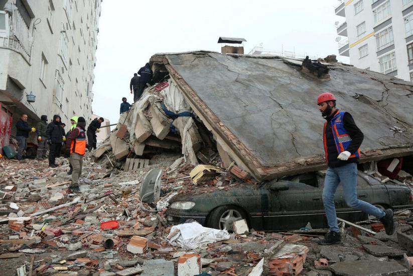 ช็อกเพิ่มอีก! "ตุรกี-ซีเรีย" เจอแผ่นดินไหวขนาด 7.6 ยอดเสียชีวิตพุ่งเกิน 3,830 ราย คาดอาจตายเพิ่ม 8 เท่า