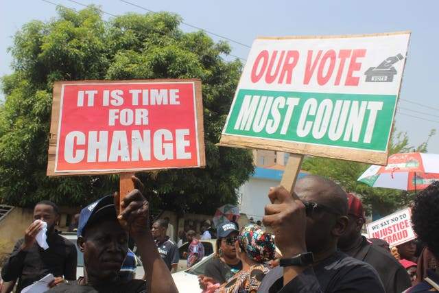 ผู้คนหลายพันคนออกมาประท้วงผลการเลือกตั้งของไนจีเรีย