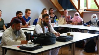 นักเรียนมุสลิมในเยอรมันเผย "ศาสนาของเรา อยู่เหนือกฎหมาย!!"