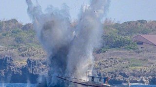 กองทัพมะกัน ยิงถล่มเรือประมงติดอาวุธจีน ในทะเลจีนใต้