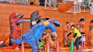 วิ่งแข่งในชุดไดโนเสาร์ T-Rex ที่ญี่ปุ่นทั้งสนุก มันส์ ฮา