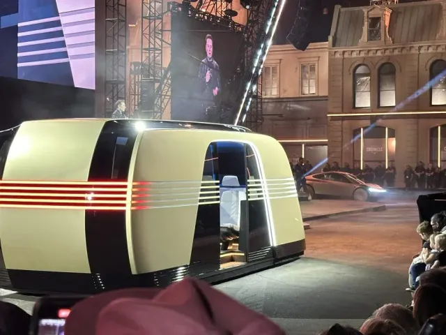 Elon Musk เปิดตัว Tesla Robovan รถตู้ไฟฟ้าไร้คนขับแห่งอนาคต