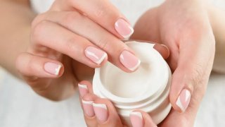 อยากสร้างแบรนด์ครีมบำรุงผิว ต้องรู้อะไรบ้าง เลือกโรงงานไหนดี?