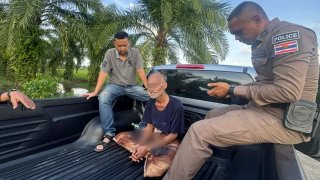 จับแล้ว!นายแมน น้าชายขี้ยาโหด!มีดพร้าฟันหลานหน้าเหวอะปางตาย หลังตำรวจปิดล้อมกดดันอย่างหนัก