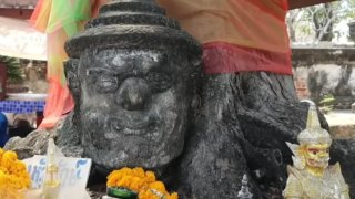 ศรัทธาแรงกล้า! ชาวบ้านแห่ขอพร 'หัวยักษ์วัดละมุด' ส่องเลขเด็ดงวดล่าสุด(16/2/69) หลังให้โชคตรงๆ มาแล้วหลายงวด