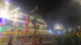 อลังการมังกรพ่นไฟ! วัดสว่างอารมณ์จัดเต็มโชว์สิงโตชุดใหญ่ คอหวยแห่ส่องเลขประทัดแสนนัด