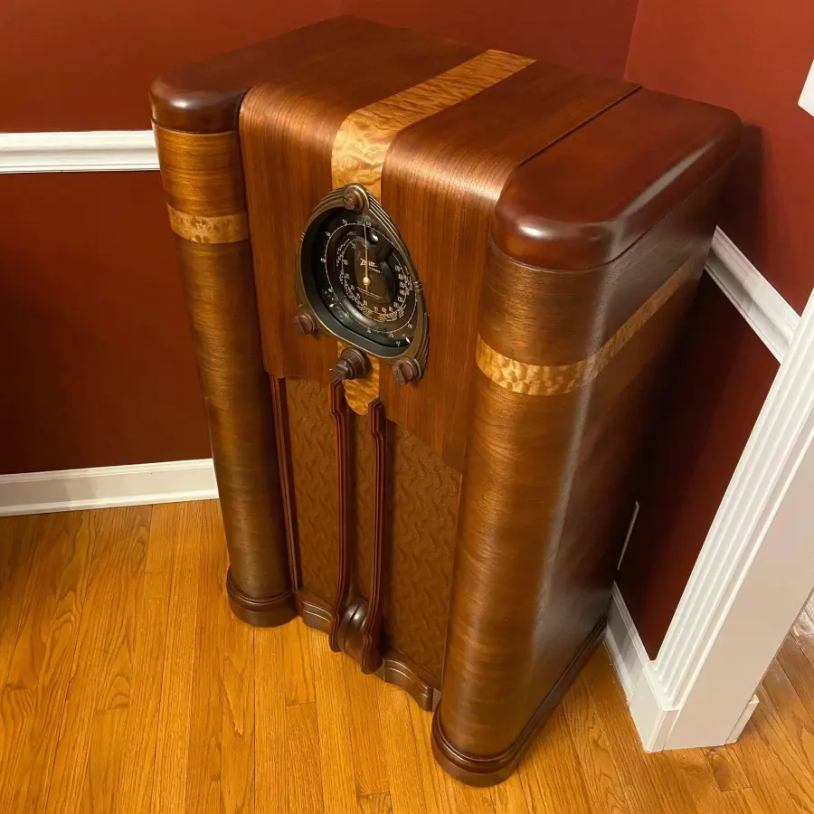 Zenith Radio 9s262 "Robot Dial"
&ndash; Big River Hardware
