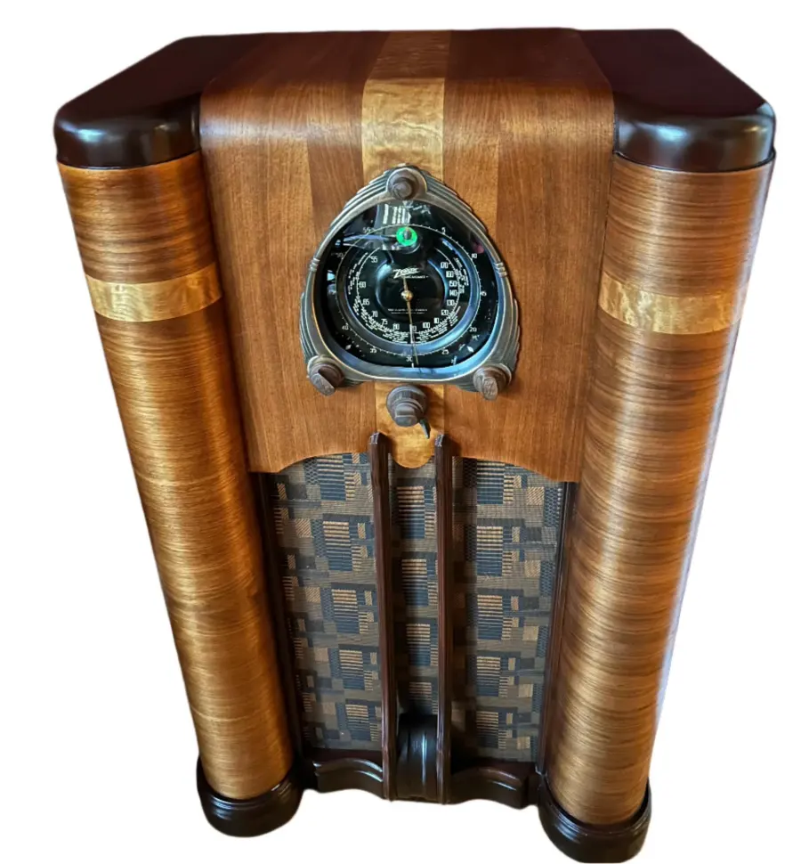 Zenith Radio 9s262 "Robot Dial"
&ndash; Big River Hardware