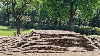 สถานที่ประดิษฐานพระบรมศพของพระพุทธเจ้า สาลวโนทยาน เมืองกุสินารา ประเทศอินเดีย