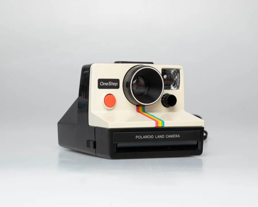 Polaroid One Step (original) uses SX-70 instant film (serial CVC914DA)
&ndash; New Wave Pool