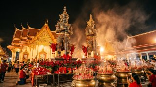 ขอโชคลาภ ท้าวเวสสุวรรณ วัดจุฬามณี พร้อมวิธีถวายน้ำแดงและเครื่องไหว้ปี 2569