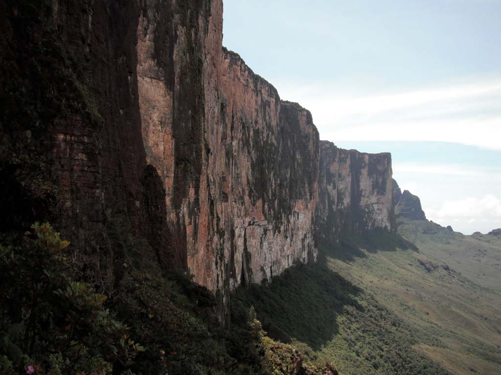 ผาสูงตระหง่านฟ้า Mount Roraima ภูเขายอดแบน รูปโต๊ะ