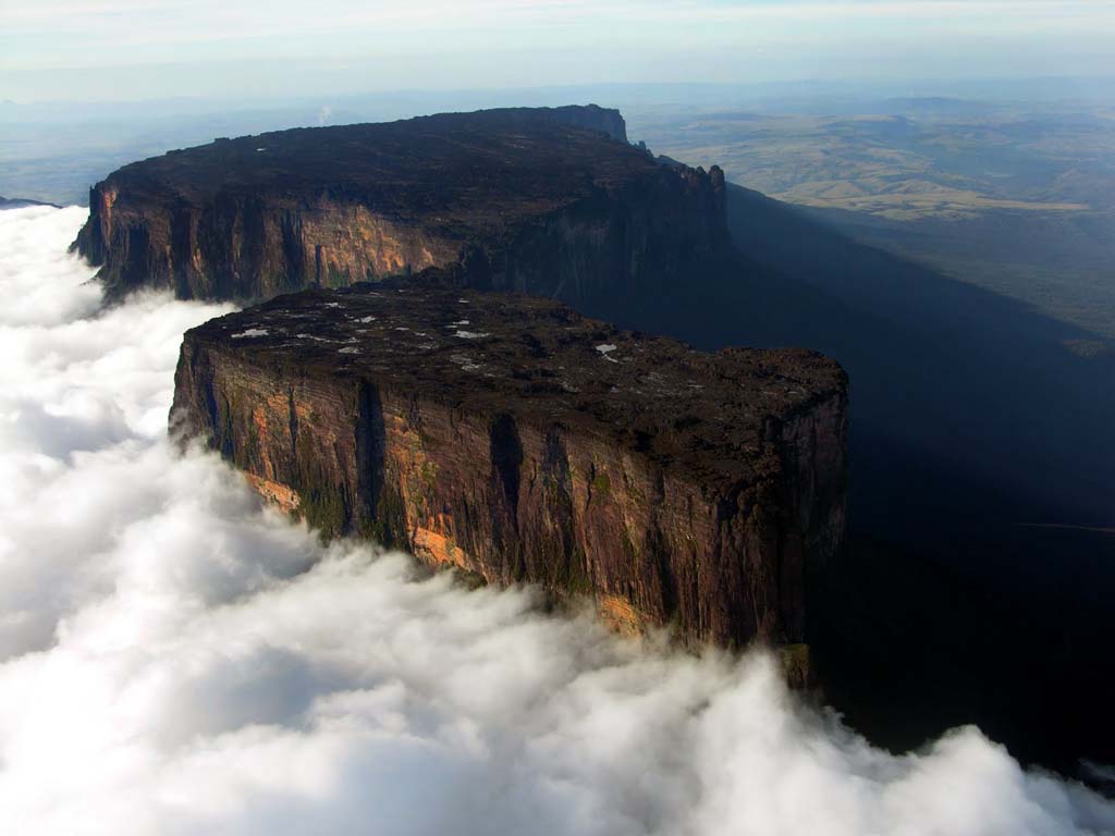ผาสูงตระหง่านฟ้า Mount Roraima ภูเขายอดแบน รูปโต๊ะ