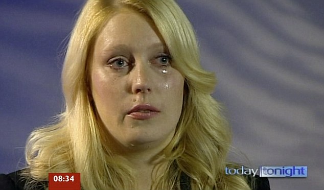 ตกใจ: 2Day FM พรีเซนเตอร์เมล Greig, 30, บอกเป็นครั้งแรกในวันนี้ต้นของความกลัวของเธอที่ได้ยินข่าวเศร้าของการตายของพยาบาลต่อไปนี้เรียกหลอกลวงกับกษัตริย์เอ็ดเวิร์ดปกเกล้าเจ้าอยู่หัวโรงพยาบาลใน Marylebone กลางกรุงลอนดอน