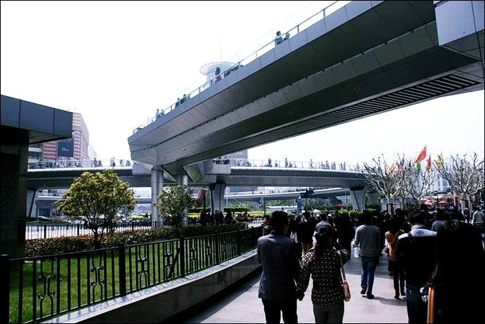 สะพานลอย วงเวียนใหญ่ยักษ์ ในจีน