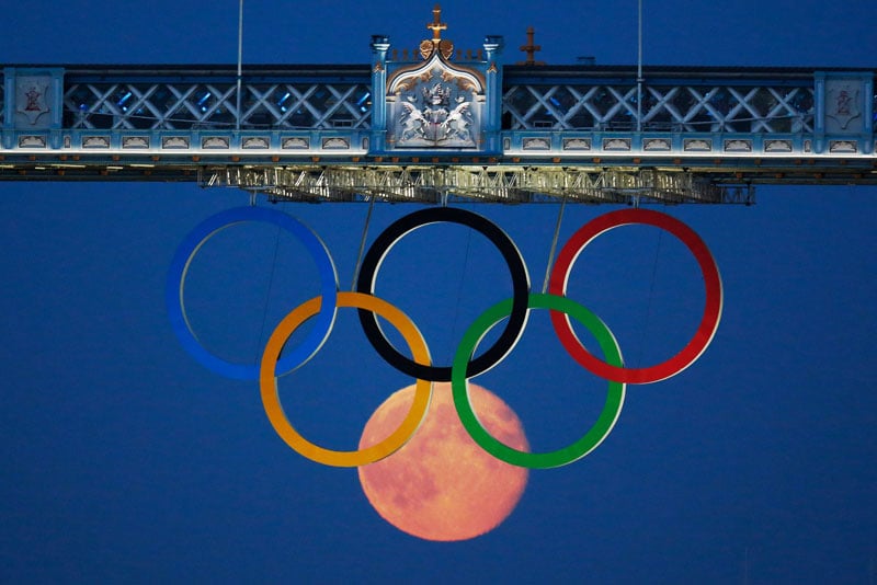 full-moon-olympic-rings-london-bridge-2012