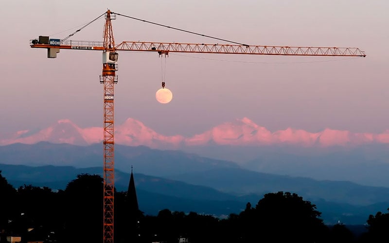 moon crane perfect timing