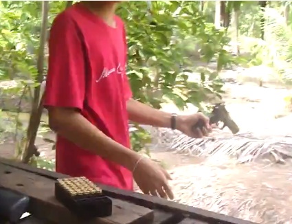 คลิปแก็งค์วัยรุ่นเอาปืนมายิงเล่น