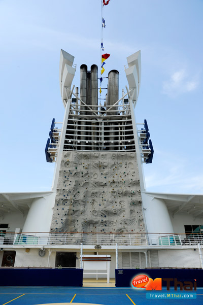 เรือสำราญ Voyager of the Seas เรือสำราญที่ใหญ่ที่สุดในเอเชีย