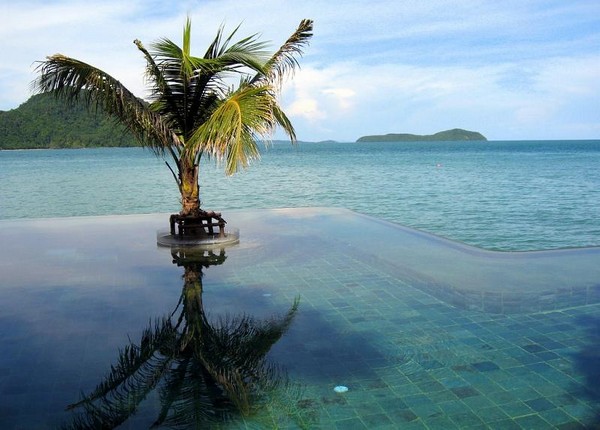 Infinity Pool Tourism on the Edge19