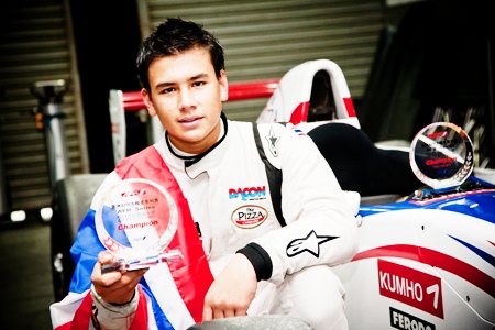 ที่1อีกหนึ่งหนุ่มหล่อสร้างชื่อ การแข่งขันF3 Formula Three รถความเร็ว