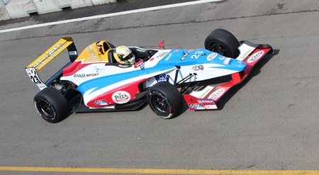 ที่1อีกหนึ่งหนุ่มหล่อสร้างชื่อ การแข่งขันF3 Formula Three รถความเร็ว