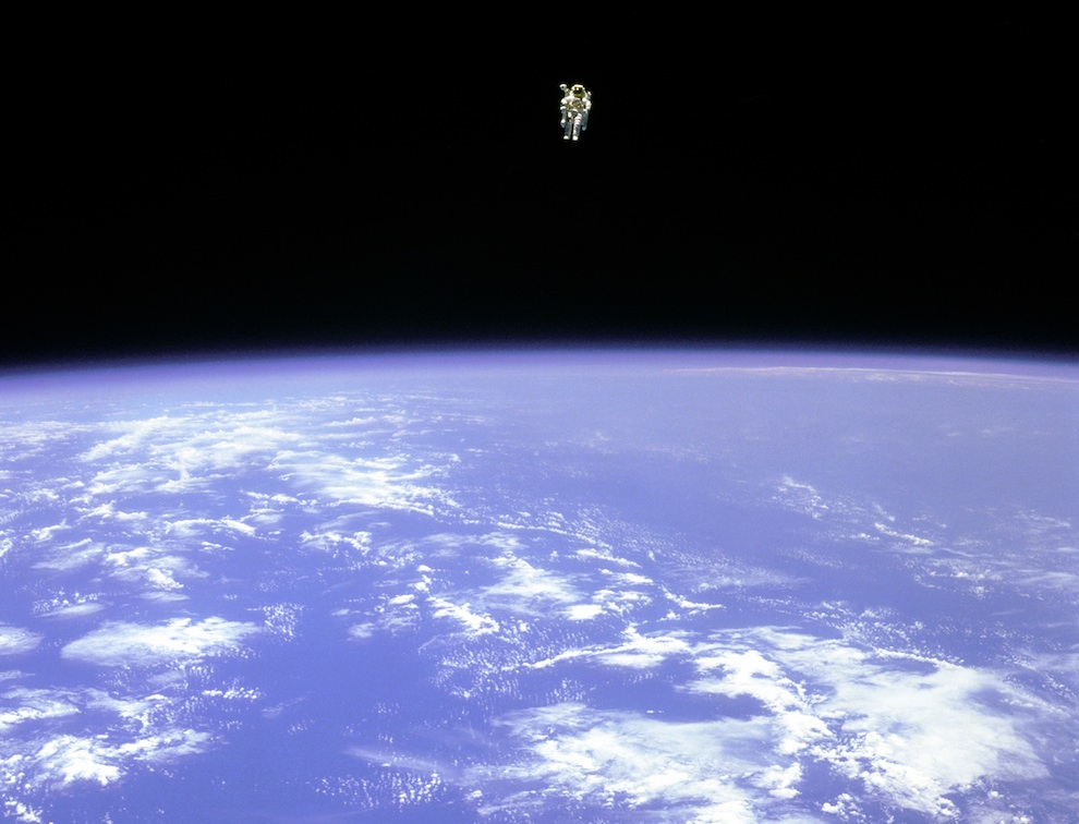 ux7Bh Spacewalks   the blue sky below us [32 Pics]