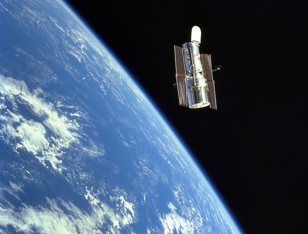 3pg1g Spacewalks   the blue sky below us [32 Pics]