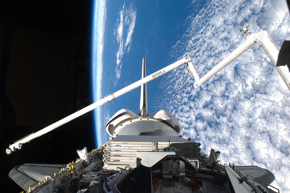 aEGXe Spacewalks   the blue sky below us [32 Pics]