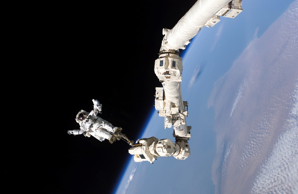 J9P3R Spacewalks   the blue sky below us [32 Pics]