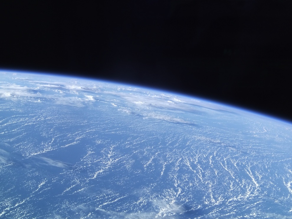 6npqP Spacewalks   the blue sky below us [32 Pics]