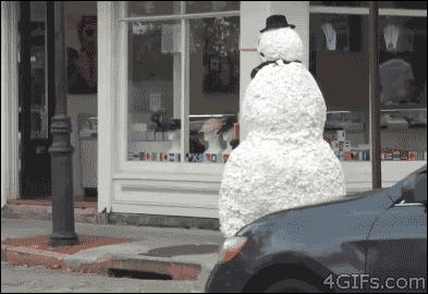 4gifs:

Scary snowman Halloween prank. [video]
