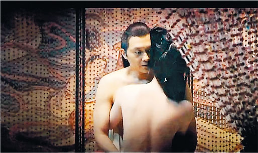 อาเจียว งง? มายังไงฉากเปลือยหลัง