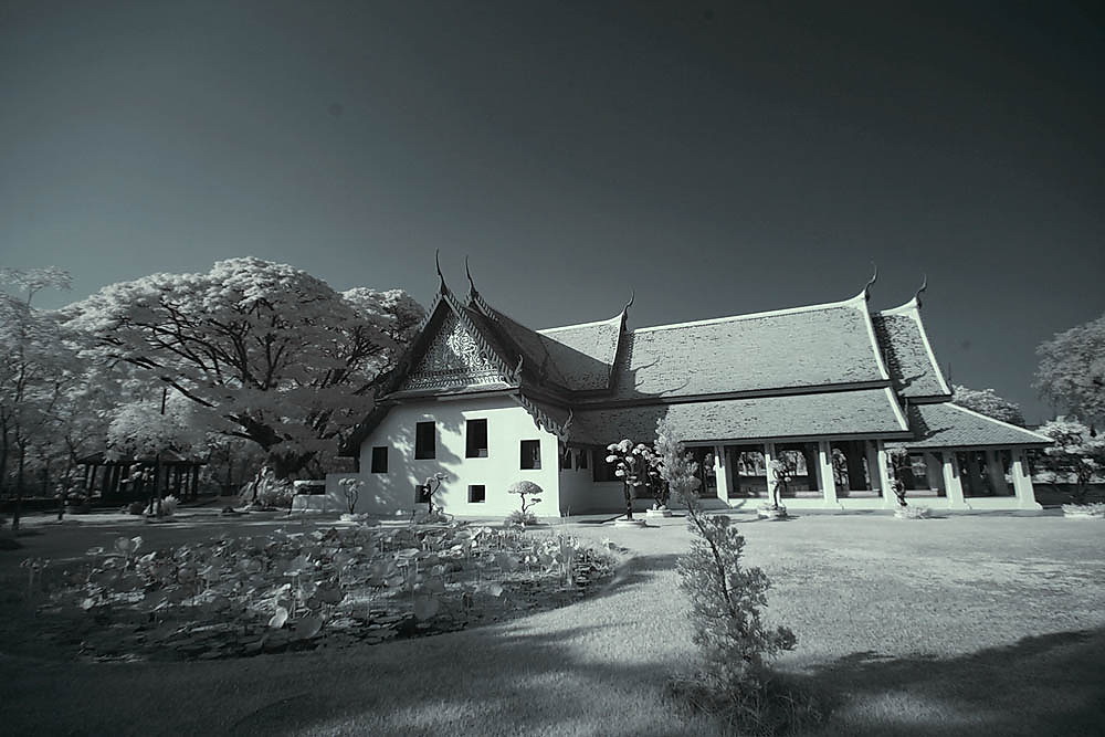 มาถึงตรงนี้เราใช้เวลามายี่สิบนาทีเข้าแล้ว เวลาเรามีน้อย ทุกอย่างจึงดูรีบเริ่ง