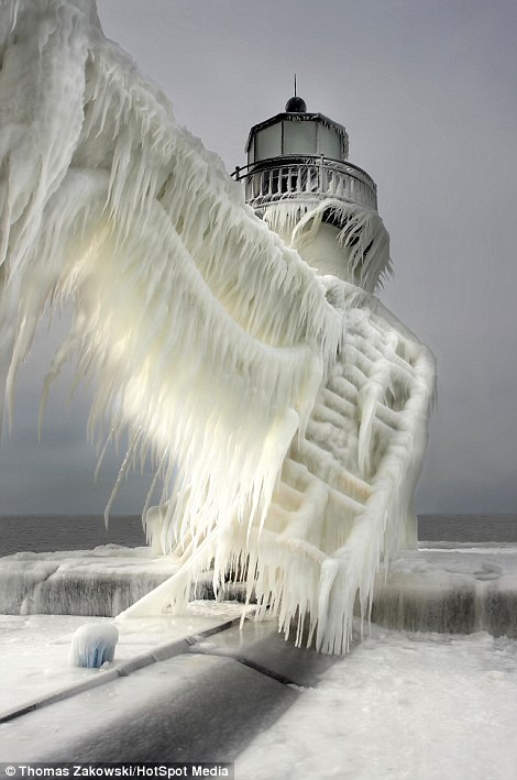 lighthouse usa cold (1)