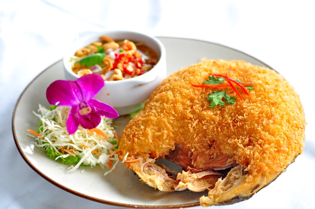 Review  ร้าน  Anna & Charlie’s Café  อาหารไทย-ฝรั่ง ชื่อดัง บรรยากาศดี แยกถนนนราธิวาส-พระราม 3
