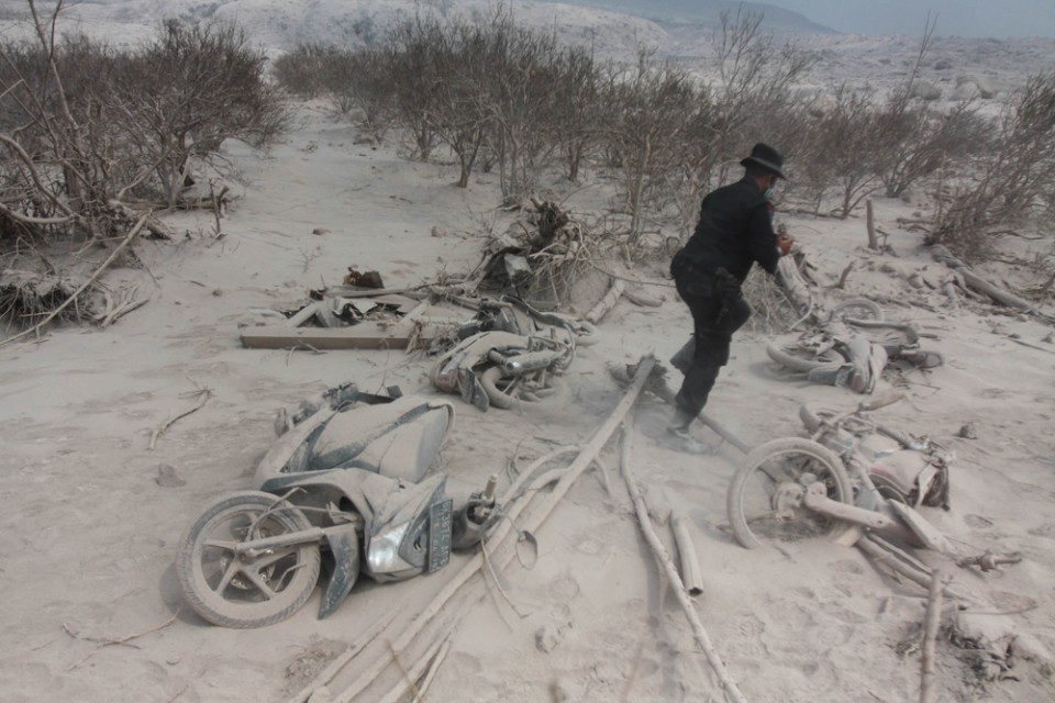 indonesia volcano (2)