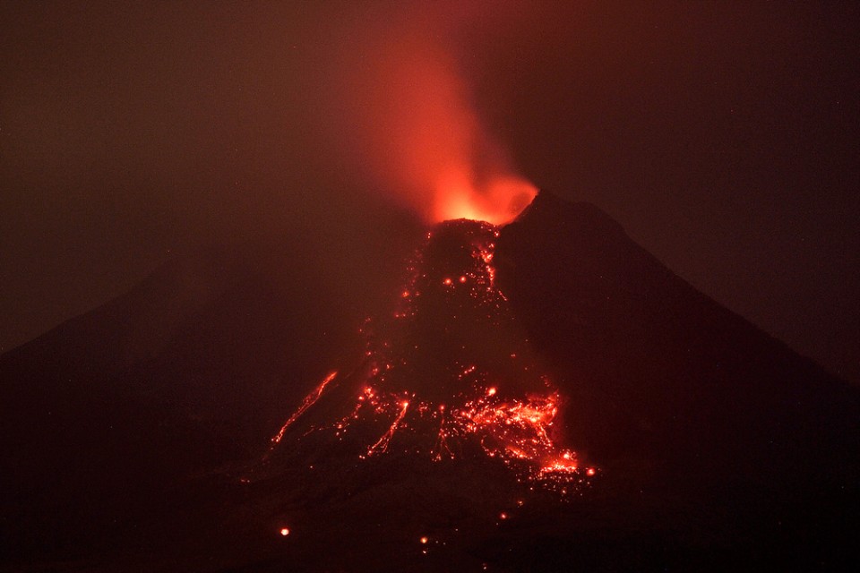 indonesia volcano (14)
