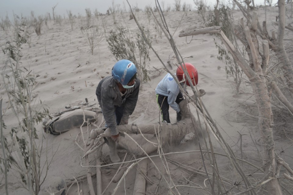 indonesia volcano (11)