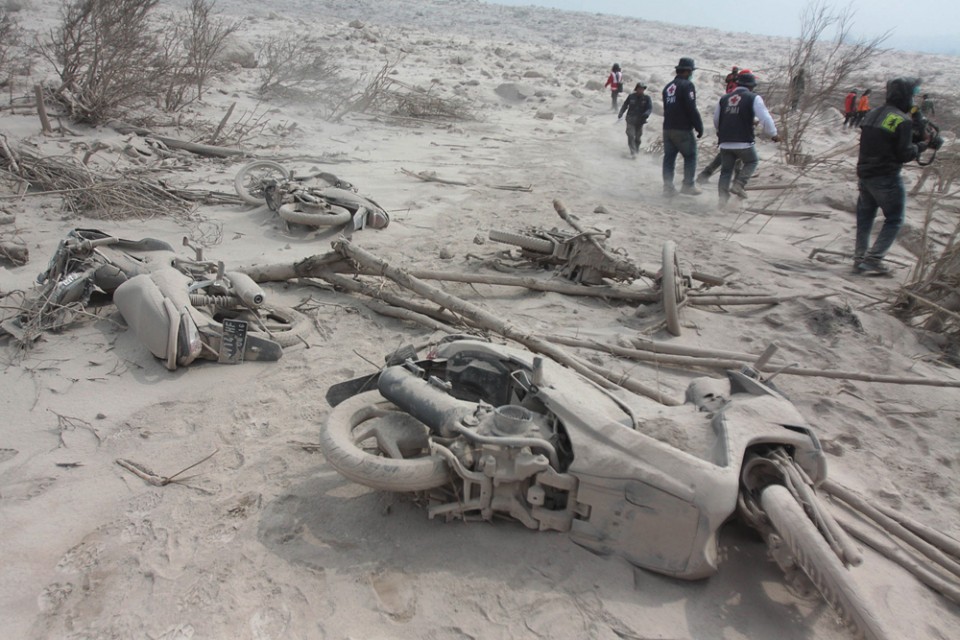 indonesia volcano (10)