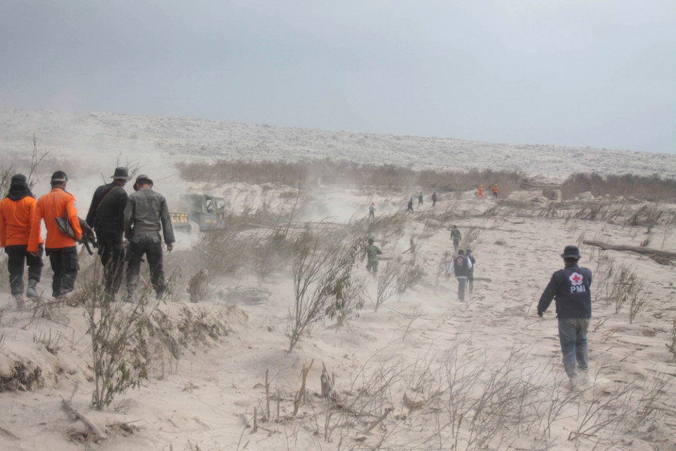 indonesia volcano (5)