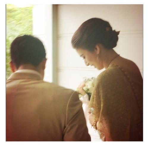 ชื่นมื่น! เติ้ล ตะวัน หมั้นแฟนสาวนอกวงการ (&copy; Instagram)