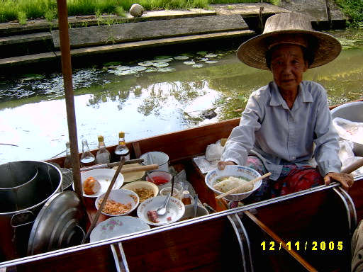 ทำไมก๋วยเตี๋ยวเรือถึงต้องชามเล็ก?